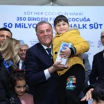 İstanbul'da Halk Süt projesi kapsamında çocuklara dağıtılan süt miktarı 50 milyon litreyi aştı.