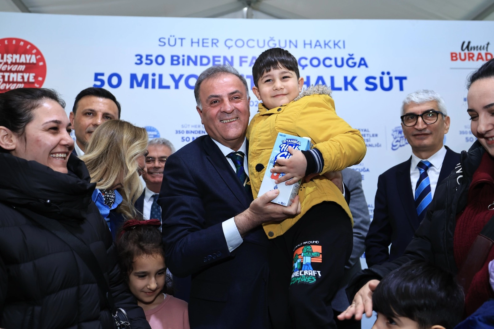 İstanbul'da Halk Süt projesi kapsamında çocuklara dağıtılan süt miktarı 50 milyon litreyi aştı.