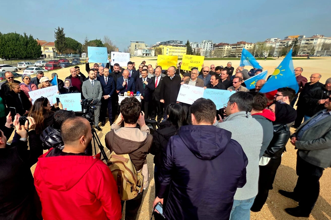 İYİ Parti Bursa İl Başkanı İsmail Kaya, hazine arazilerinin satışına tepki gösteriyor.