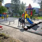 Bornova'da bahar hazırlıkları kapsamında yenilenen park ve yeşil alanlar