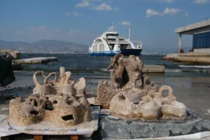 İzmir Körfezi'nde atık midye kabuklarından yapılan yapay resifler deniz yaşamını canlandıracak.