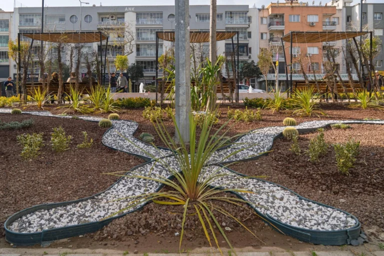 İzmir Karşıyaka'da atıl durumdan parka dönüştürülen yeni yaşam alanı