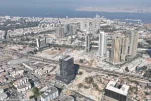 İzmir Büyükşehir Belediyesi'nin tamamlanan ve devam eden ulaşım projelerini gösteren görsel