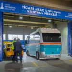İzmir'de ticari araçlar Gaziemir'deki yeni merkezde denetleniyor.