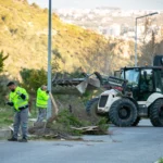 Narlıdere Belediyesi ekipleri, Ramazan Bayramı öncesi ilçe genelinde kapsamlı bahar temizliği yapıyor.