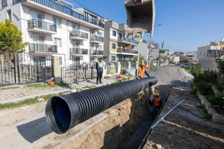 İzmir Urla'da yağmur suyu taşkınlarını önlemek için yapılan altyapı yatırımını gösteren görsel