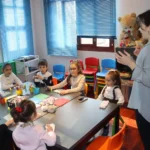 İzmit Oyuncak Müzesi'nde bayram etkinliklerine katılan çocuklar ve aileleri