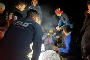 Kahramanmaraş Engizek Yaylası'nda mahsur kalan 8 dağcı kurtarma ekipleri tarafından kurtarıldı