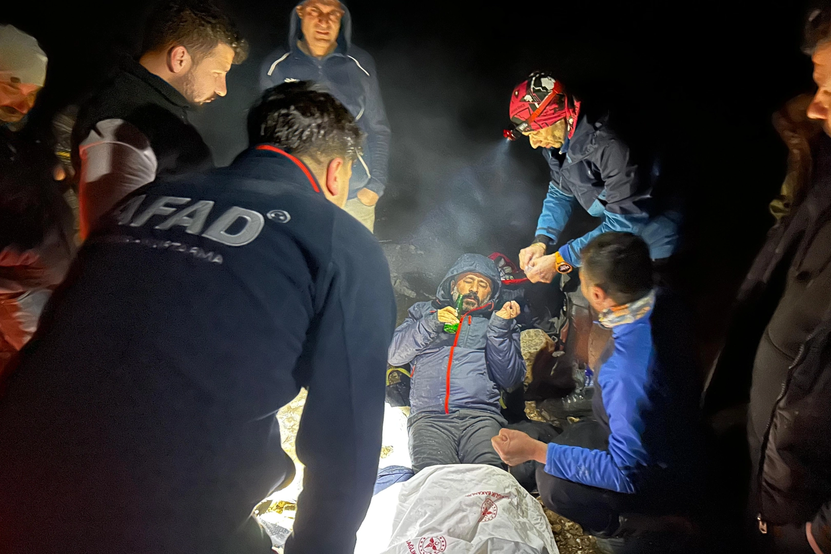 Kahramanmaraş Engizek Yaylası'nda mahsur kalan 8 dağcı kurtarma ekipleri tarafından kurtarıldı