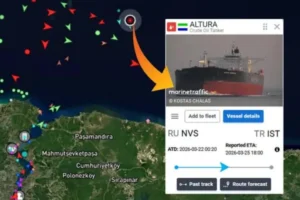 Karadeniz'de saldırıya uğrayan petrol tankerinin havadan görünümü
