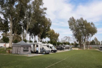Konyaaltı Karavan Park'ta bayram tatilini geçiren karavan tatilcileri