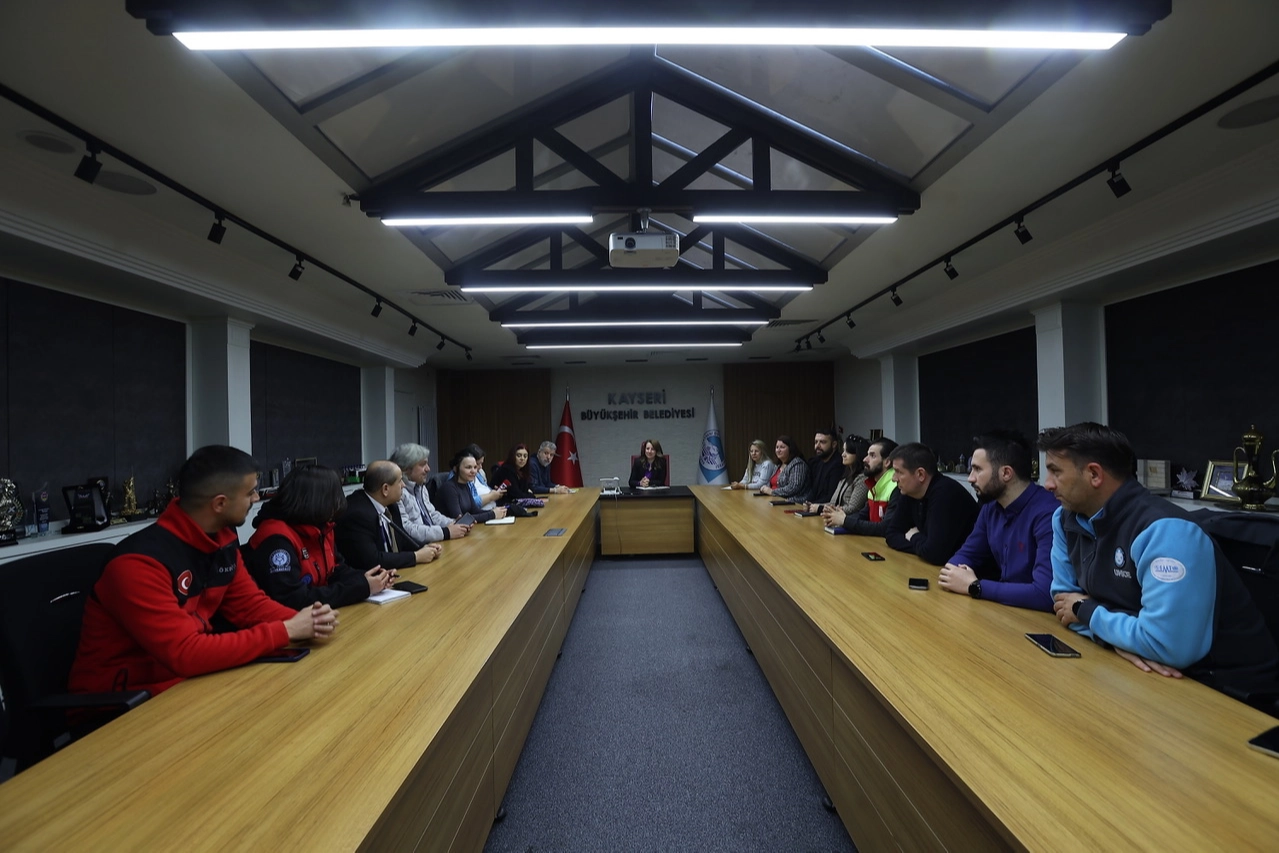 Kayseri Büyükşehir Belediyesi'nde engelli bireylerin afet durumlarındaki güvenliğini artırmaya yönelik çalıştay hazırlık toplantısı yapıldı.