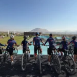 Kayseri'de Recep Tayyip Erdoğan Millet Bahçesi'nde bulunan BMX parkurunda bisiklet süren gençler