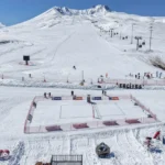 Kayseri Erciyes'te kar voleybolu turnuvası hazırlıkları ve oyuncular