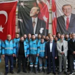 Kocasinan Belediye Başkanı Ahmet Çolakbayrakdar, bayramlaşma etkinliğinde personel ve vatandaşlarla bir arada.