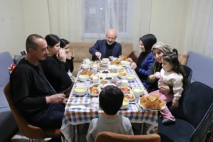Kocasinan Belediyesi'nin Ramazan ayı boyunca ihtiyaç sahiplerine yönelik başlattığı sosyal yardım seferberliğini gösteren görsel