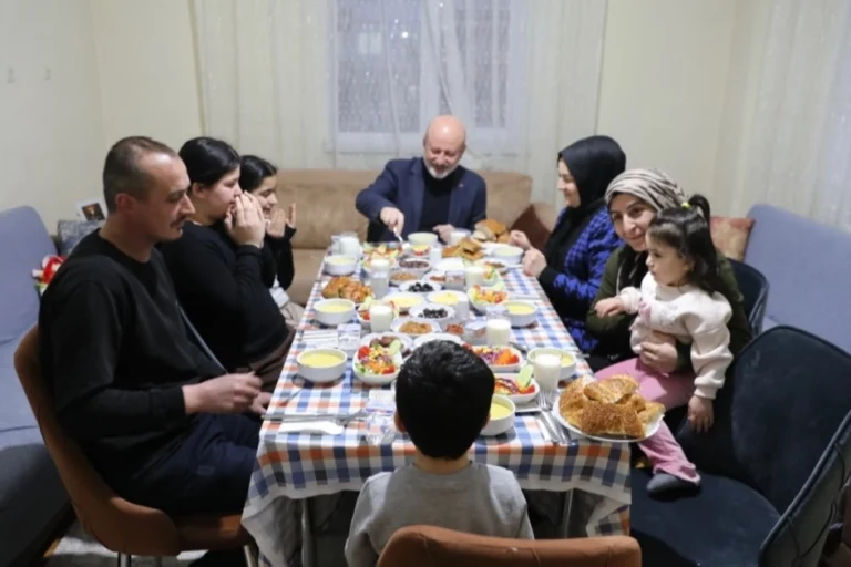 Kocasinan Belediyesi'nin Ramazan ayı boyunca ihtiyaç sahiplerine yönelik başlattığı sosyal yardım seferberliğini gösteren görsel