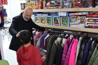 Kocasinan Belediyesi'nin ihtiyaç sahibi ailelere bayramlık desteği