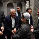 Kayseri protokolü, bayram namazı sonrası vatandaşlarla bayramlaştı