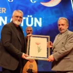 Talas Belediyesi'nin Ramazan etkinlikleri kapsamında Necmettin Ötün ve Ömer Demirbağ'ın sahne aldığı final gecesinden bir görünüm.