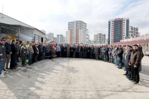 Talas Belediye Başkanı Mustafa Yalçın, bayram sonrası ilk mesai gününde personelle bayramlaştı.