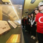 Talas Belediyesi'nin gezici müzeleri okulları ziyaret ederek öğrencilere tarih ve kültür dersi verdi