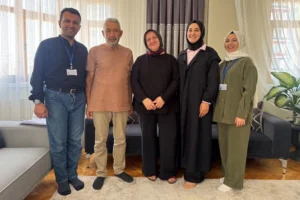 Talas Belediyesi yaşlıları evlerinde ziyaret ederek gönül buluşmaları gerçekleştiriyor.