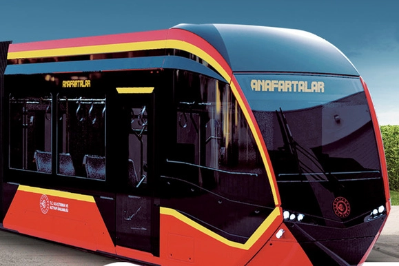 Kayseri'de Ramazan Bayramı'nda ücretsiz hizmet veren tramvaylar ve vatandaşlar