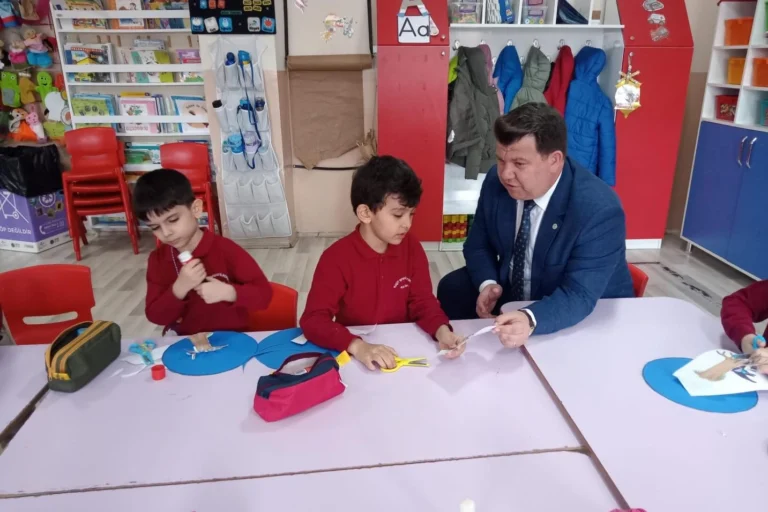 Keşan İlçe Milli Eğitim Müdürü Sercan Kemik, Raşit Efendi İlkokulu'nu ziyaret etti.