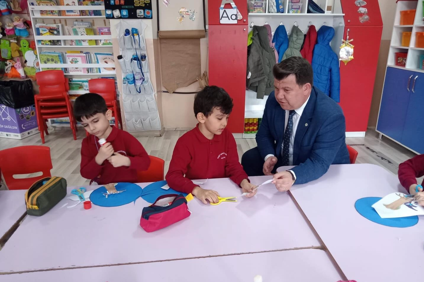 Keşan İlçe Milli Eğitim Müdürü Sercan Kemik, Raşit Efendi İlkokulu'nu ziyaret etti.