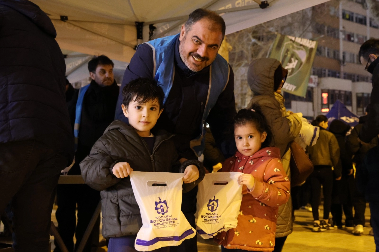Kocaeli Büyükşehir Belediyesi'nden Kadir Gecesi'nde kandil simidi ikramı