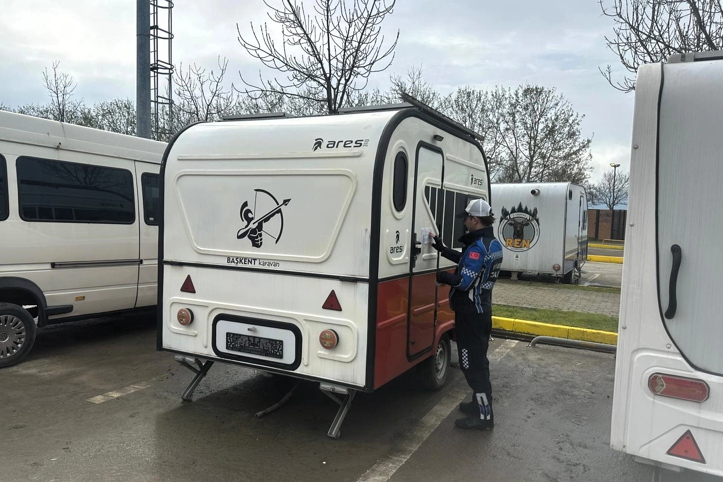 Kocaeli Büyükşehir Belediyesi'nden karavanlara 1 Nisan uyarısı ve Sahil Otoparkı'nda başlayan ücretli sistem.