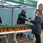 Kocaeli Büyükşehir Belediyesi'nden Ramazan Bayramı arifesinde ücretsiz çiçek dağıtımı