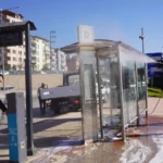 Kocaeli'de otobüs duraklarının temizlik ve hijyen çalışması