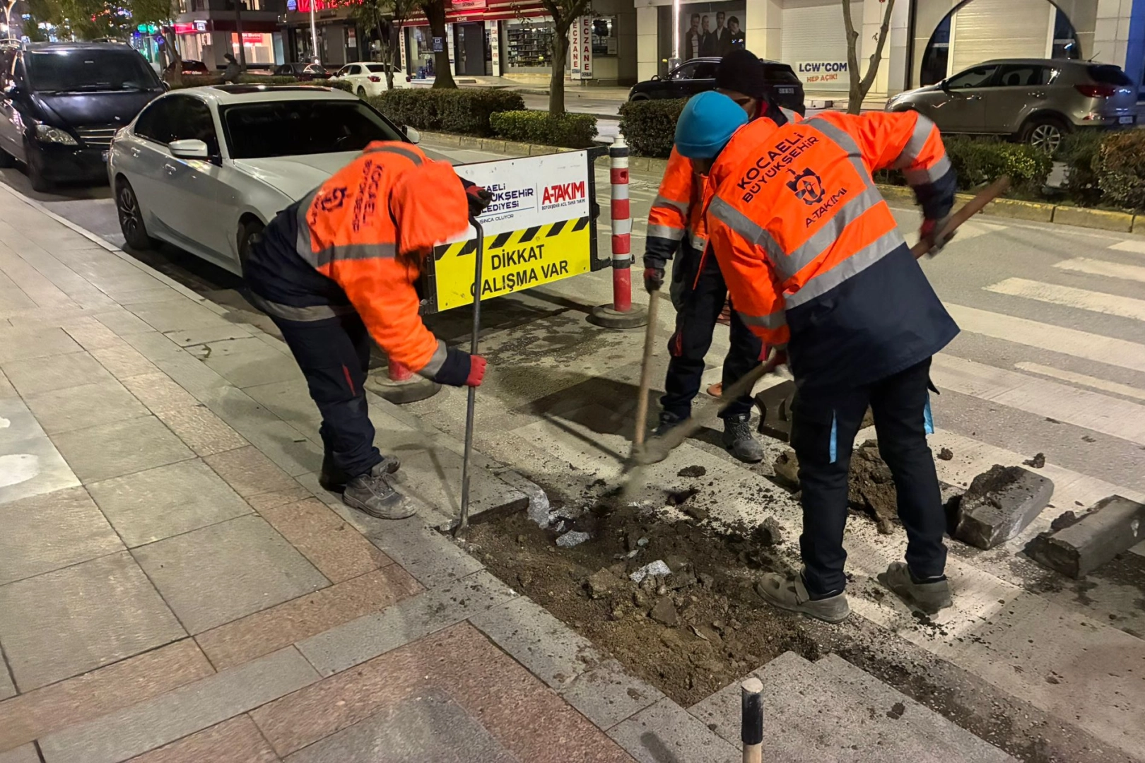 Kocaeli Büyükşehir Belediyesi tarafından yapılan engelli rampaları ve geçiş yolları ile erişilebilirlik çalışmaları