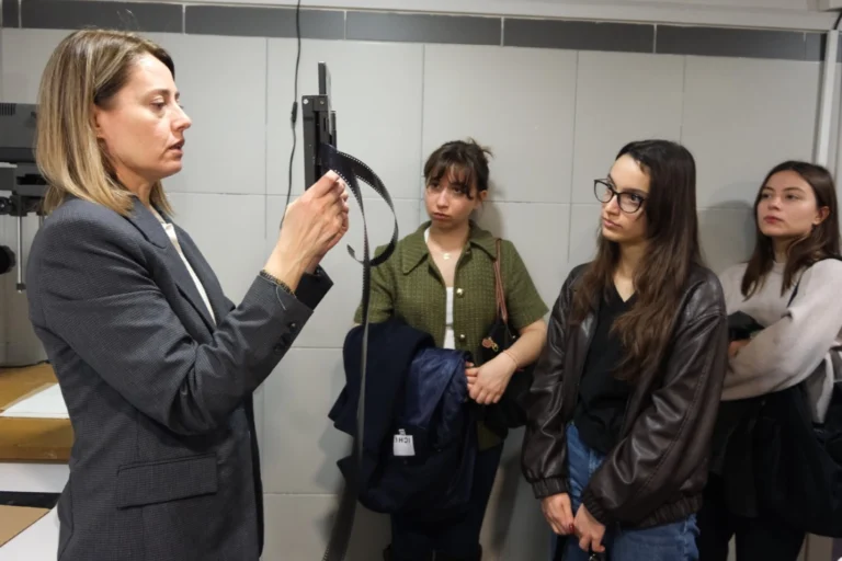 Kocaeli Fotoğraf Teknolojisi Müzesi'nde öğrencilere yönelik eğitim programı.