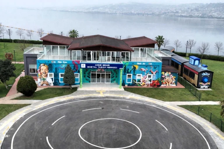 Kocaeli Büyükşehir Belediyesi'nin kadın ve ailelere yönelik Anne Şehir Merkezi Lotus projesi