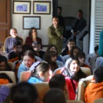 Kocaeli'de Masal Çarşambaları etkinliğine katılan çocuklar, hayal dünyalarını geliştiren masallarla buluşuyor.