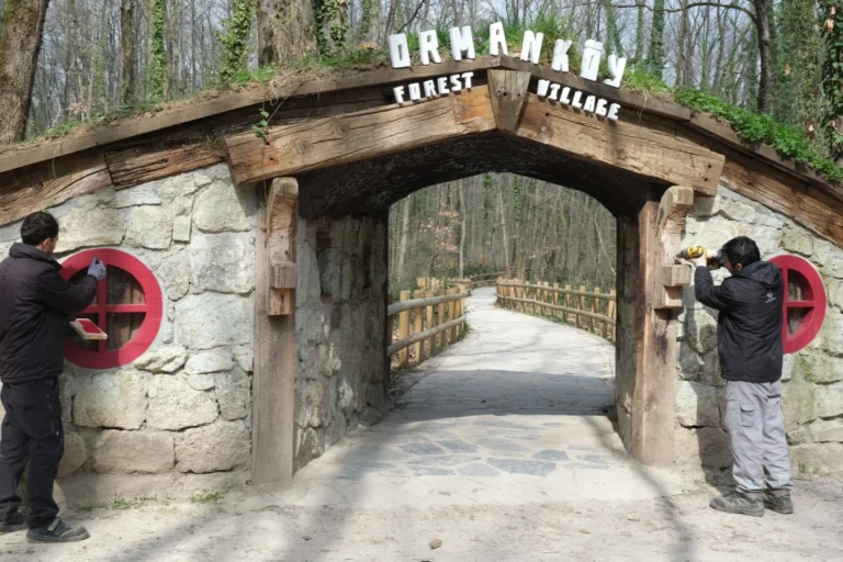 Kocaeli Ormanya'daki Ormanköy'ün yenilenen yüzü ve Hobbit evleri