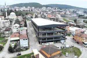 Kocaeli Dilovası'nda inşaatı devam eden modern belediye hizmet binası