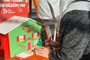 İzmit Belediyesi'nin dilek kutusu projesi kapsamında vatandaşlara sürpriz ziyaretleri