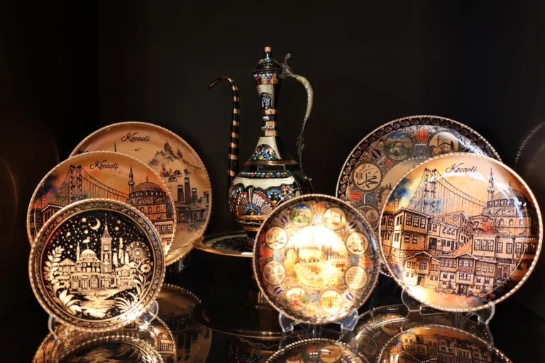 Kocaeli Hatıra Mağazası'nda sergilenen Kocaeli'ye özgü hediyelik ürünler