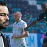 Kocaelispor Teknik Direktörü Selçuk İnan'ın penaltı kararı sonrası kulübeyi soyunma odasına götürdüğü an.