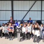 Kocaeli'de ilkokul öğrencileri zabıta mesleğini tanıtım programı kapsamında zabıta merkezini ziyaret ediyor.