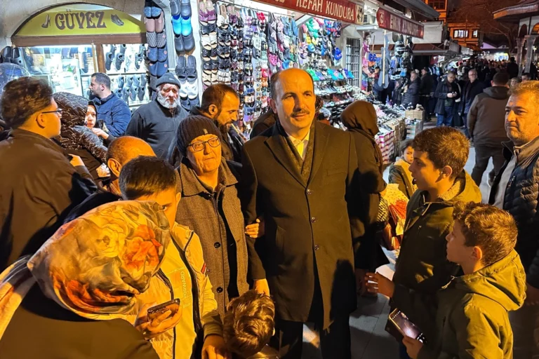 Konya Büyükşehir Belediye Başkanı Uğur İbrahim Altay bayram öncesi esnafı ziyaret ediyor
