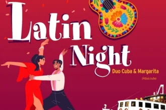 İzmir Körfezi'nde düzenlenen Latin Night etkinliğinde Bergama Vapuru'nda müzik ve dans atmosferi