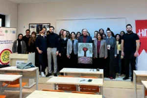 Kocaeli Üniversitesi'nde sıfır atık projesi kapsamında atıkların sanat eserlerine dönüştürüldüğü etkinlik