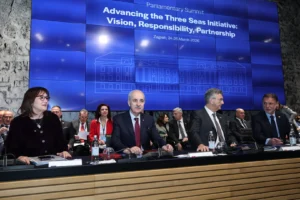 TBMM Başkanı Numan Kurtulmuş, Üç Deniz Girişimi Zirvesi'nde Türkiye'nin stratejik ortaklık vurgusu yaptı.