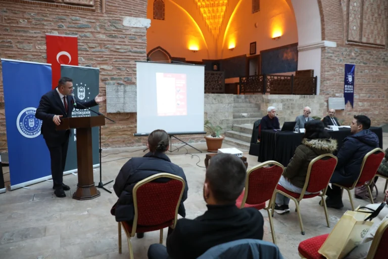 Bursa Bellek Kent Söyleşileri kapsamında düzenlenen Osmanlı Dönemi Vakıf Kuran Kadınlar paneli katılımcıları