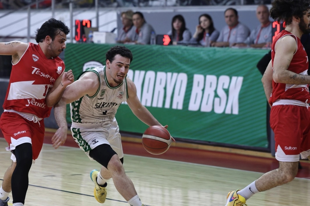 Sakarya Büyükşehir Basketbol takımı ligi lider tamamlayıp play-off'lara çeyrek finalden katılıyor.